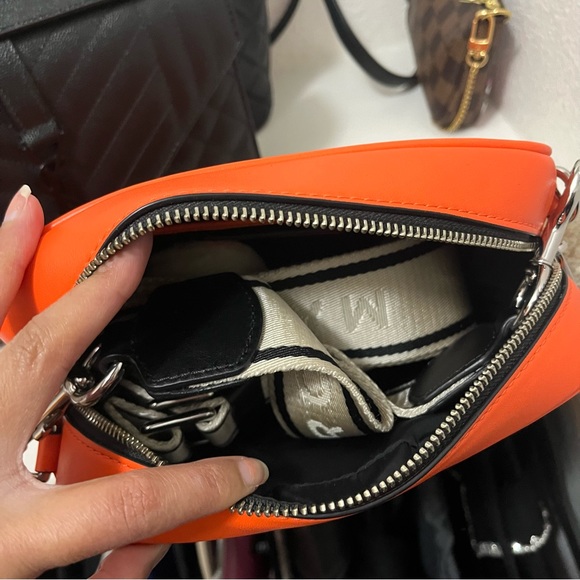 Marc Jacob’s orange crossbody bag, camera bag, only worn once great condition - Picture 7 of 8